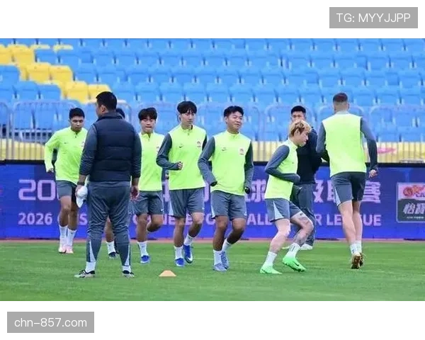 青岛西海岸对阵河南队，两队寻求赛季转折点